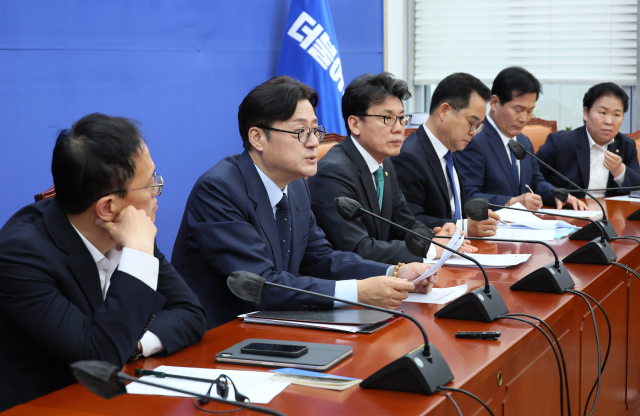 더불어민주당 홍익표 원내대표가 25일 국회에서 열린 정책조정회의에서 발언하고 있다. 연합뉴스 제공.