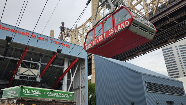 통근용을 넘어 관광용으로 활용 중인 루즈벨트 아일랜드 트램웨이. 김태권 기자