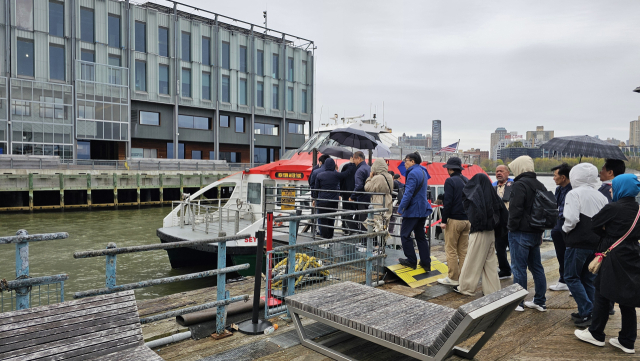 뉴욕의 상징인 자유의여신상과 초고층 스카이라인을 감상할 수 있는 서클라인 크루즈. 김태권 기자