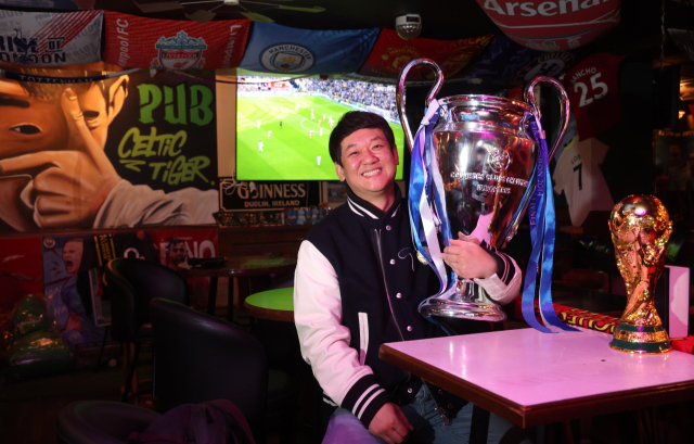 부산 부산진구 서면에서 축구 전문 펍 ‘켈틱 타이거’를 운영하는 오수영 사장은 “부산에서 꽃 피운 서포터스 중심의 축구펍을 수도권으로 진출시키는게 목표”라고 말했다. 이재찬 기자 chan@