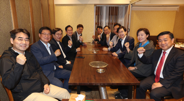 부산 국민의힘 22대 총선 당선인들이 지난 6일 부산 금정구 한 식당에서 모임을 갖고 22대 국회 입성 준비에 나섰다. 이재찬 기자 chan@