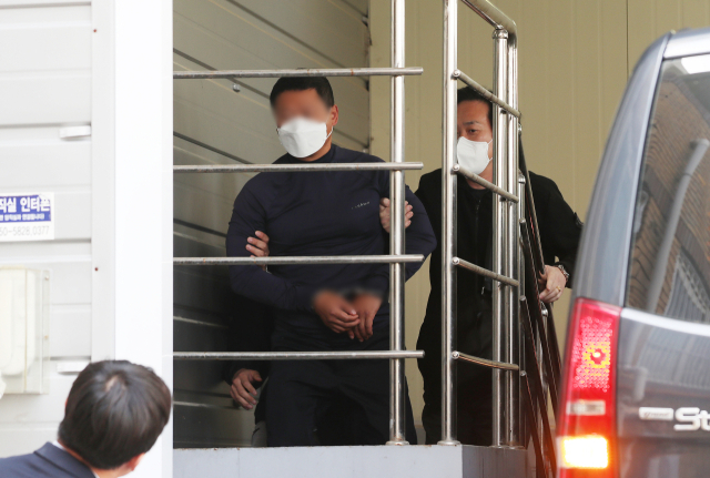 지난해 유튜브 생방송을 하던 50대 남성을 흉기로 찔러 살해한 피의자 A 씨. 부산일보DB