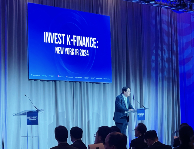 이명호 부산국제금융진흥원 원장이 16일(현지시간) 미국 뉴욕 콘래드 다운타운 호텔에서 개최된 투자설명회(IR)에서 부산 글로벌 금융허브를 소개하는 모습. (사진=뉴욕(미국) 김진호 기자)