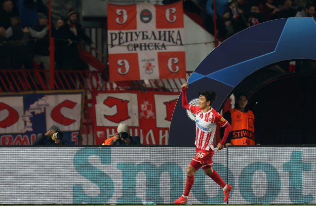 22일 세르비아컵 결승전 보이보디나와의 경기에서 도움을 기록한 츠르베나 즈베즈다의 황인범. EPA연합뉴스