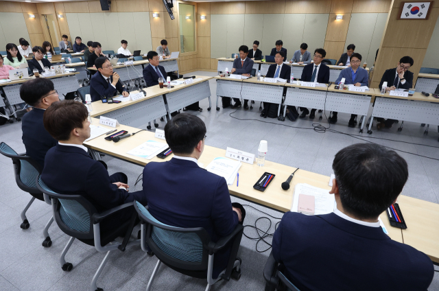 지난 23일 오후 서울 한국부동산원 서울강남지사에서 열린 '전세사기특별법' 개정안에 대한 종합토론회에서 국토교통부 김규철 실장이 인사말을 하고 있다. 연합뉴스
