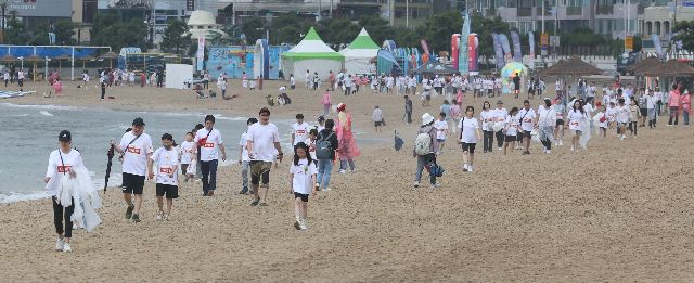 세븐비치 어싱 챌린지 두 번째 이벤트가 6월 16일 일요일 부산 광안리해수욕장에서 개최된다. 정대현 기자 jhyun@