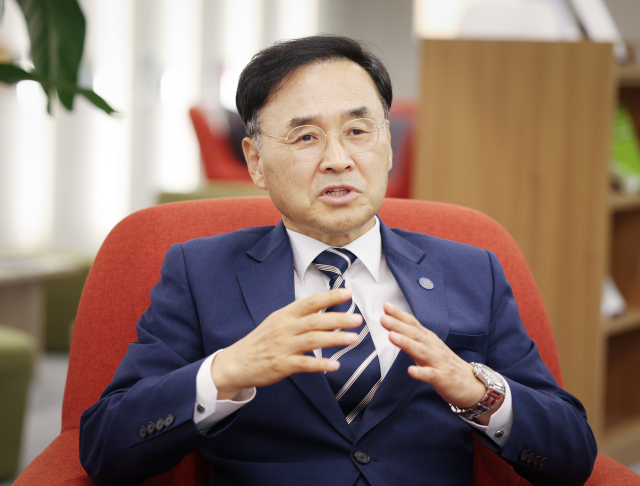 차정인 전 부산대 총장은 지난 10일 4년의 임기를 마치고 부산대 법학전문대학원 교수로 복귀했다.