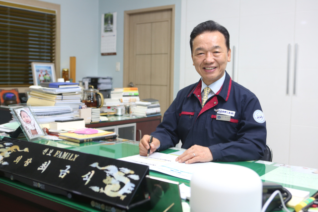 선보패밀리 최금식 회장은 지난달 2024 중소기업인 대회에서 기업인에게 주는 최고 영예인 '금탑산업훈장'을 받았다. 선보공업 제공