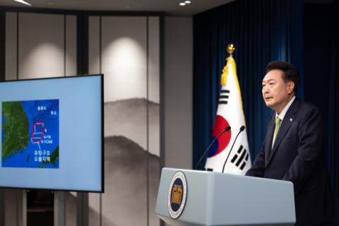 윤 대통령 첫 '국정브리핑'…절충형 소통으로 자리잡나