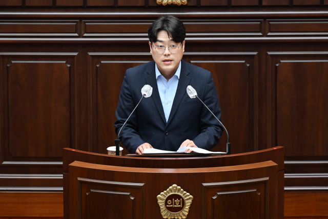 부산시의회 더불어민주당 반선호 의원이 4일 개회한 제321회 정례회에서 발언하고 있다. 시의회 제공