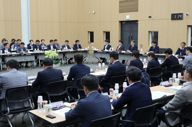 농촌진흥청은 6월 4일 본청 국제회의장에서 당연직 위원과 민간위원 등이 참석한 가운데 ‘민·관 농업과학기술 혁신위원회’ 출범식을 개최했다. 농촌진흥청 제공