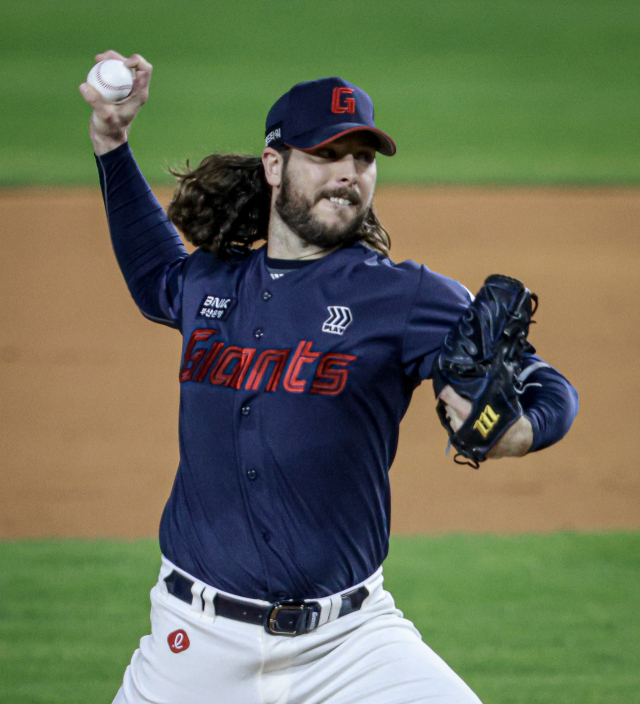 지난 4일 KIA전에서 무사사구 완봉승을 따낸 롯데 자이언츠 선발투수 애런 윌커슨. 롯데 자이언츠 제공