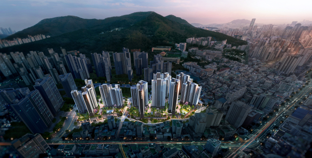 롯데캐슬은 부산 부산진구 양정3구역 재개발 사업을 통해 903가구 규모의 '양정 롯데캐슬 프론티엘'을 10일부터 본격적으로 분양한다. 역세권과 대단지, 평지, 인프라 등 흥행 요소가 대거 포함된 단지라는 평가가 나온다. 해당 단지의 조감도. 롯데캐슬 제공