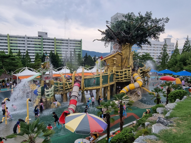 지난해 운영한 창원시 성산구 기업사랑공원 내 물놀이장 모습. 창원시 제공