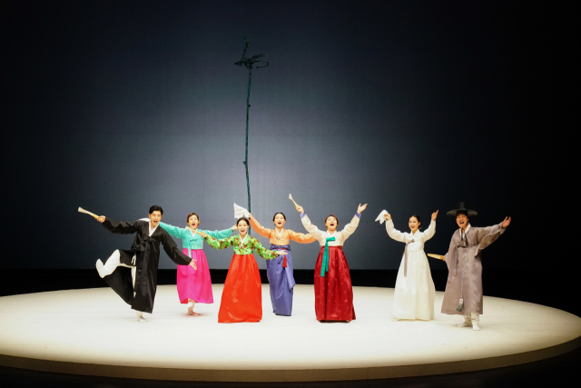 오는 14~15일 선보이는 국립부산국악원 성악단 정기 공연에 출연할 성악단 단원들. 국립부산국악원 제공