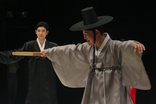 국립부산국악원 성악단이 오는 14~15일 연악당에서 2024년 정기 공연 ‘가락송송(歌樂頌Song)’을 개최한다. 사진은 이희재(정가 남창). 국립부산국악원 제공