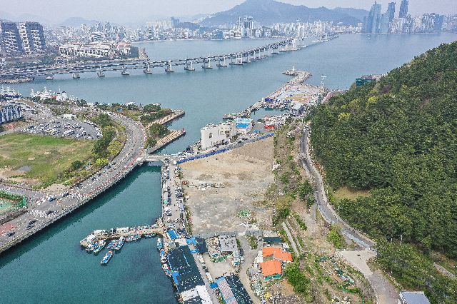 이기대 입구 부산 남구 용호동 973번지 일원 아이에스동서 아파트 부지 전경. 김종진 기자 kjj1761@