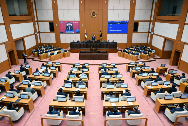 부산광역시의회 제321회 정례회 제1차 본회의가 지난 4일 본회의장에서 열리고 있다. 부산시의회 제공