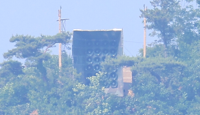 11일 북한 황해북도 개풍군에 확성기로 추정되는 시설물이 보인다. 연합뉴스