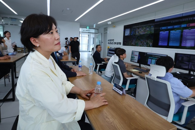 농림축산식품부 송미령 장관은 12일 나주 반남면 청송리 첨단무인자동화 농업생산 시범단지를 찾아 무인자동화 농업생산 시연을 참관했다. 농식품부 제공