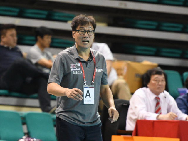 부산시설공단 여자 핸드볼팀 감독 계약 해지를 일방 통보받은 강재원 감독. 부산일보DB