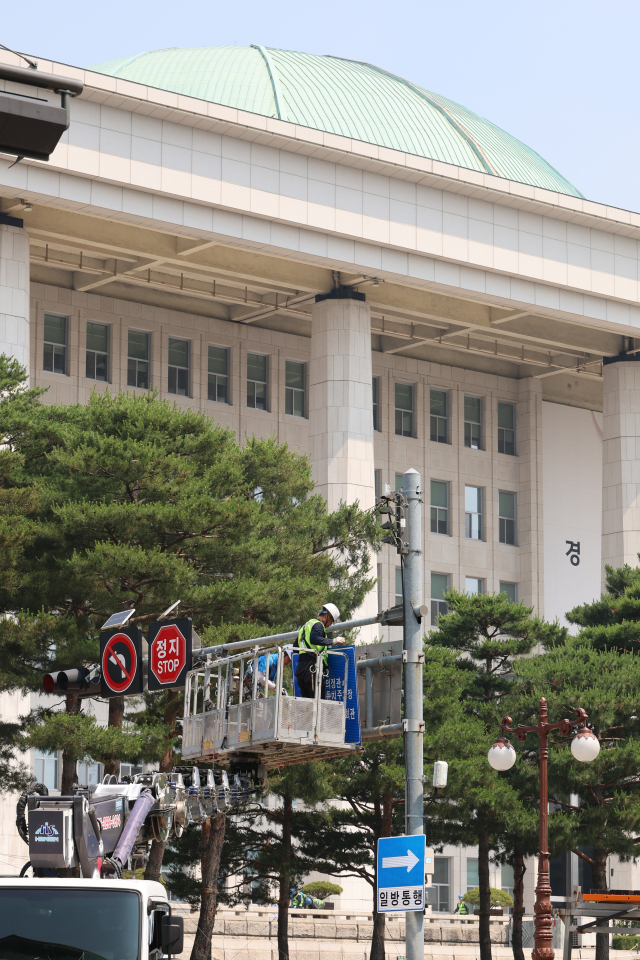 22대 국회의원들의 ‘1호 법안’ 발의가 이어지는 가운데 경남 의원들이 지역 발전 관련 법안을 잇달아 제출했다. 사진은 국회 모습. 연합뉴스