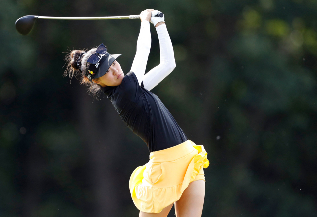 그레이스 김이 16일(한국시간) LPGA투어 마이어 클래식 3라운드에서 티샷을 날리고 있다. AFP연합뉴스