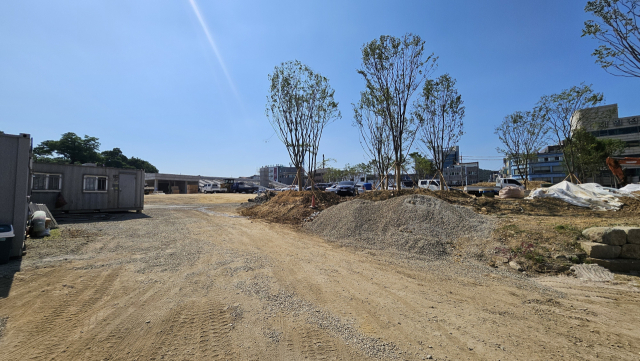 진주시는 장마로 인한 변수는 있지만 늦어도 9월 쯤에는 공사가 마무리돼 10월 축제장으로 활용하는 데 무리가 없을 것으로 보고 있다. 김현우 기자