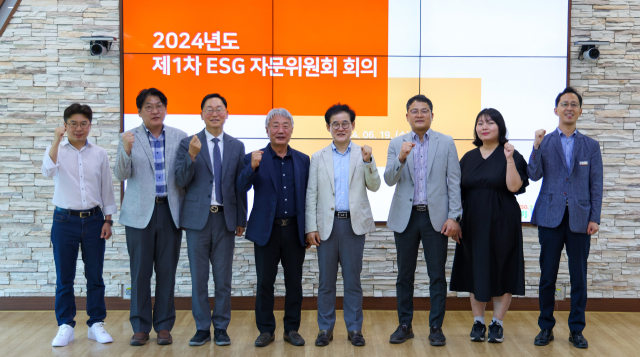 ‘한전KDN 2024년도 제1차 ESG 자문위원회’ 참석자들. 한전KDN 제공