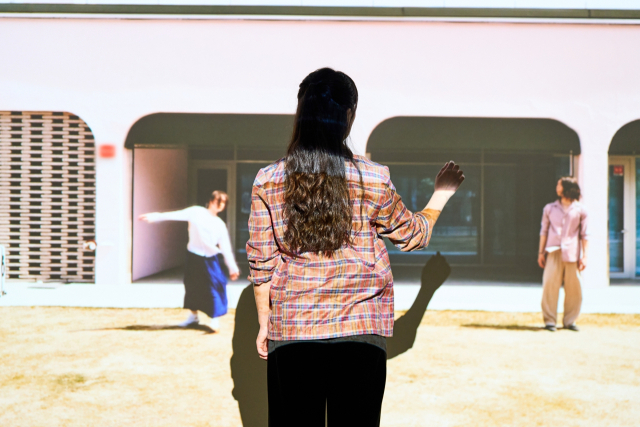 판댄스시어터의 ‘다망구-다시 곁을 구하다’ 영상 모습. 부산근현대미술관 제공