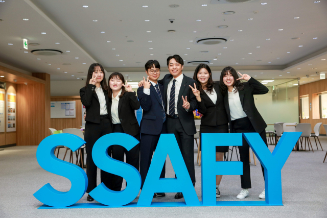 ‘SSAFY 부울경 캠퍼스’ 10기 교육생들이 수료식을 앞두고 기념 촬영을 하고 있다.삼성전자 제공