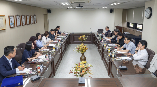 제5기 <부산일보> 독자위원회 6월 지면 평가 회의가 지난 26일 오후 부산일보사 4층 회의실에서 열렸다. 김종진 기자 kjj1761@