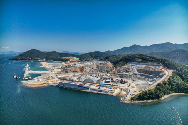 SK오션플랜트가 1조 1530억 원을 투입해 조성 중인 경남 고성군 동해면 양촌·용정일반산업단지. 경남 제1호 기회발전특구로 지정돼 지역 경제를 이끌 새로운 성장동력이 될 전망이다. SK오션플랜트 제공