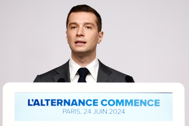 지난 24일 프랑스 파리에서 조르당 바르델라 RN당 대표가 기자회견을 하고 있다. EPA연합뉴스