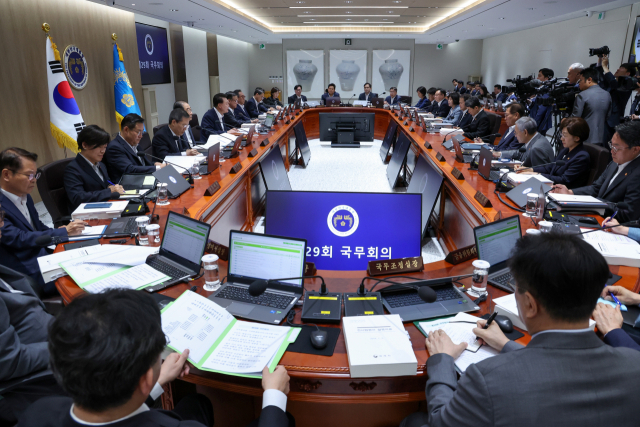 2일 서울 용산 대통령실 청사에서 열린 국무회의에서 대학 입시 비리에 대한 처벌을 강화하는 내용의 고등교육법 시행령 일부 개정령안이 심의·의결됐다. 연합뉴스