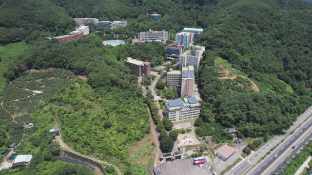 작년 8월 폐교한 옛 한국구제대학교. 김현우 기자