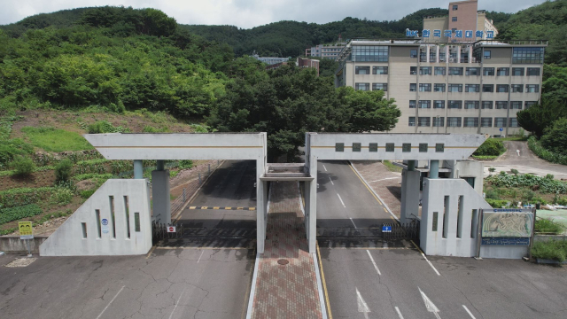 옛 한국국제대 전경. 지난 6월 첫째 주에 1차 공매가 시작된 이후 4차까지 연이어 매각에 실패했다. 김현우 기자