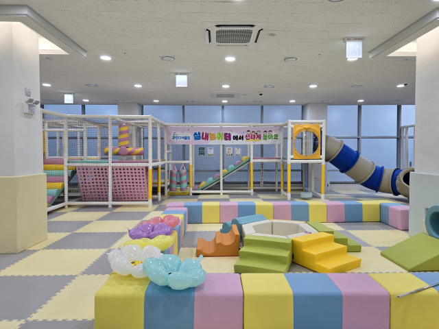 부산 동구 초량동 이바구복합문화체육센터 5층에 문을 연 ‘초량다어울림 실내놀이터’. 동구청 제공