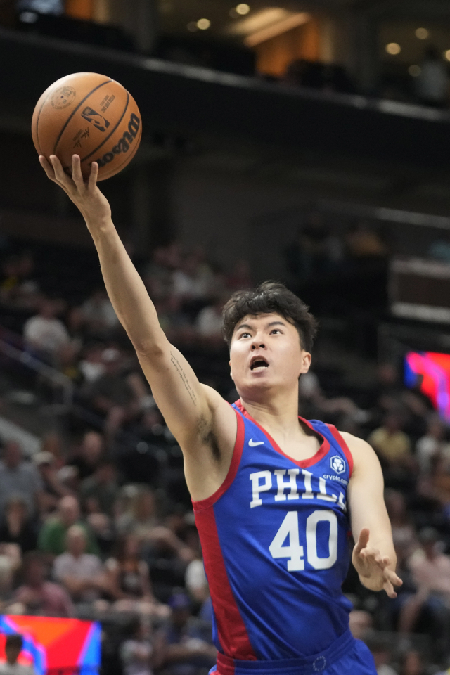 이현중이 지난해 NBA 필라델피아 소속으로 서머리그에서 뛰고 있다. 연합뉴스