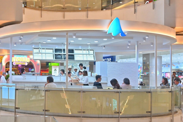 부산에 본사를 둔 커피 프랜차이즈 브랜드 ‘블루샥’이 지난 1일 인도네시아에 첫 번째 마스터 프랜차이즈 매장을 오픈했다. 인도네시아 자카르타 센트럴 파크몰에 입점한 블루샥의 모습. 블루샥 제공