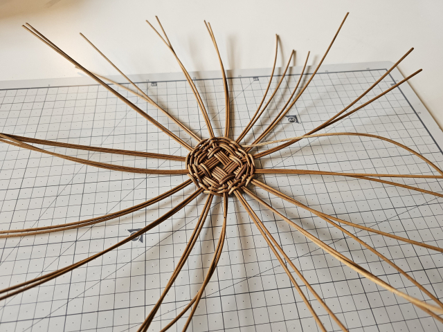 커피로 염색한 환심은 짙은 갈색을 띄고 있어. 조경건 부산닷컴 기자