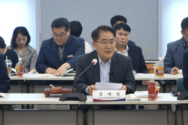 장태평 농어업‧농어촌특별위원장이 5일 충남 청양에서 제21차 본회의를 주재하고 있다. 농어업위 제공