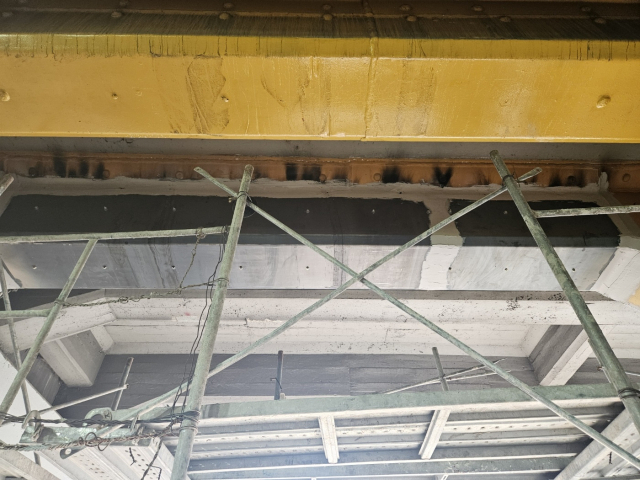 부산 동구 초량 제1하차도에 보수 공사가 진행 중인 터널 입구 상부. 동구청 제공