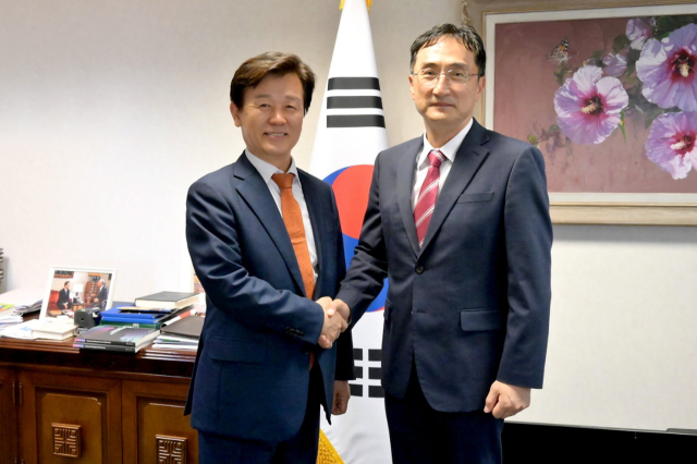 조규일 진주시장은 지난 2일, 리스본에서 조영무 주포르투갈 대사와 면담을 진행했다. 진주시 제공