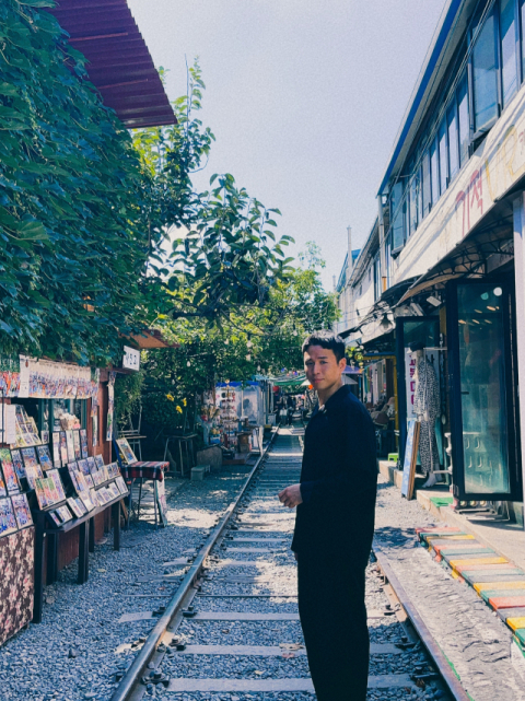 부산지하철 2호선 기관사 이도훈 씨가 에세이 <이번 역은 요절복통 지하세계입니다>를 출간했다. 이도훈 제공