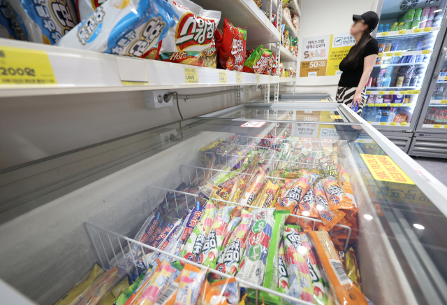 8일 서울 시내 한 아이스크림 판매점에 아이스크림이 진열된 모습. 연합뉴스