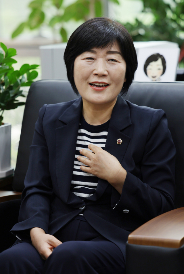 대한민국시도의장협의회 역사상 처음으로 만들어진 지역소멸 대응 특별위원회의 초대 위원장을 맡은 부산시의회 배영숙(부산진4) 의원. 정대현 기자 jhyun@