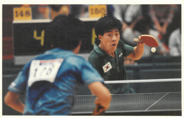 유남규 감독이 1988년 서울 올림픽 탁구 남자단식에서 경기를 펼치고 있다. 부산일보DB(사진공동취재단)
