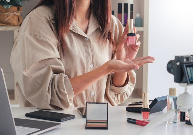 연간 1억원 넘는 소득을 올리는 20대 이하 젊은 유튜버와 BJ(개인방송 진행자)가 1324명에 이르는 것으로 나타났다.(사진은 이미지 사진) 이미지투데이