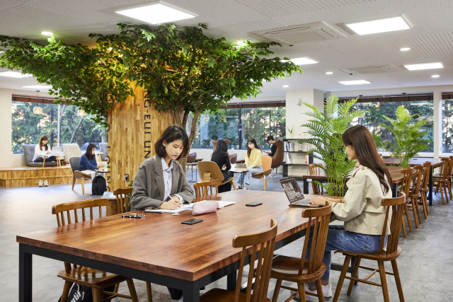 동의대학교는 인공지능, 사물인터넷, 바이오 등 다양한 분야 정부 지원 사업을 유치해 미래 인재 육성에 나서고 있다. 동의대 제공